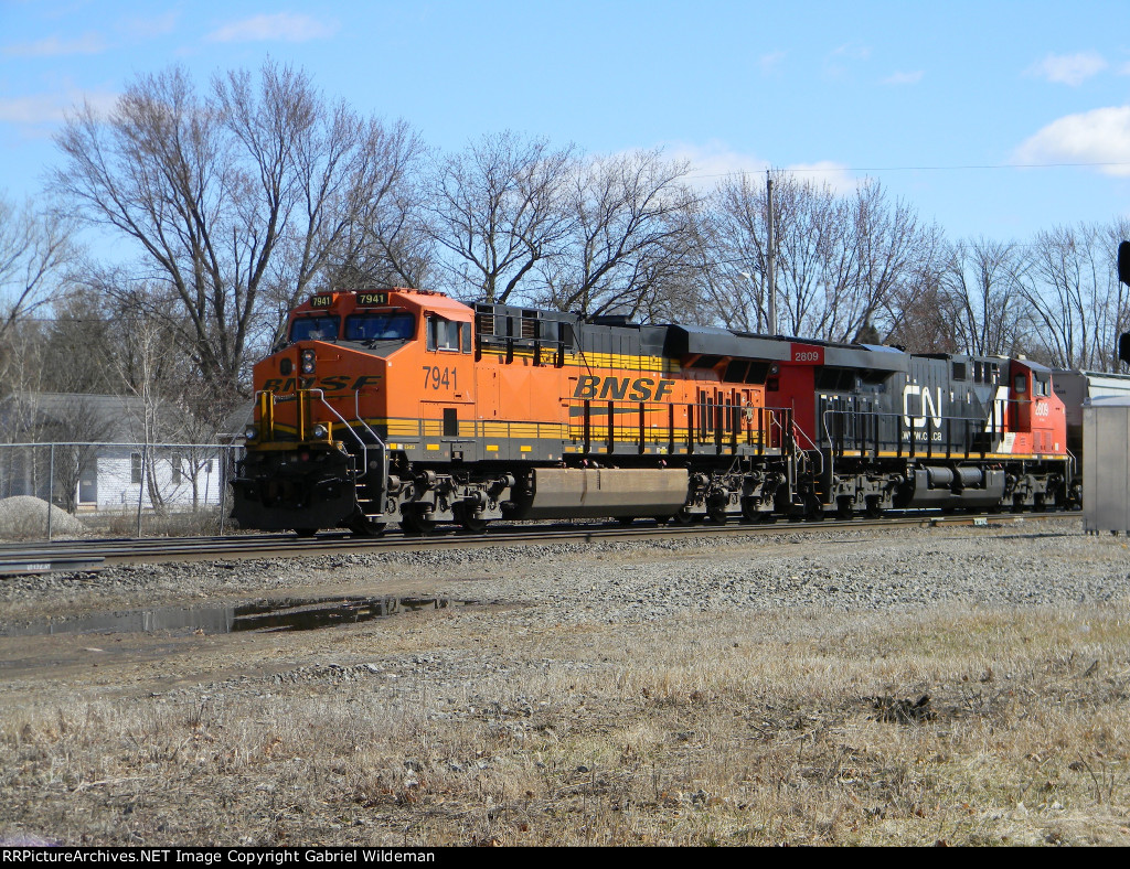 BNSF 7941 & CN 2809 